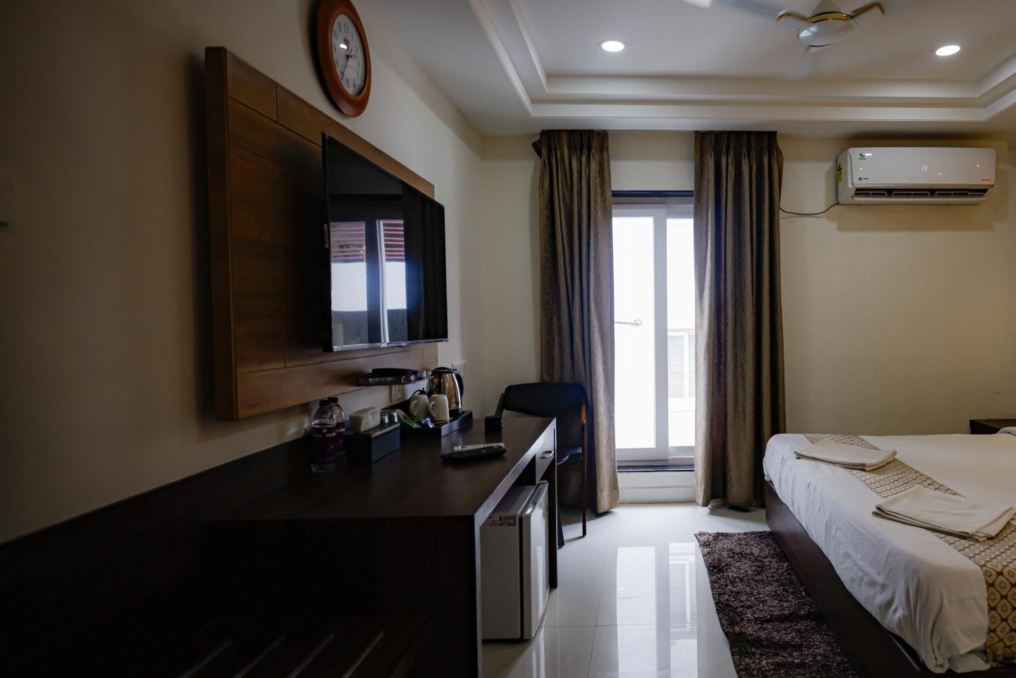 M Square Hotel Haidarábád Kültér fotó