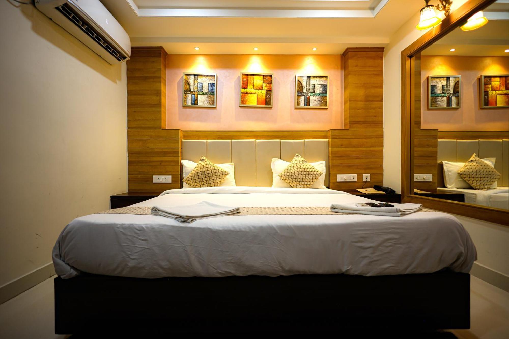 M Square Hotel Haidarábád Kültér fotó