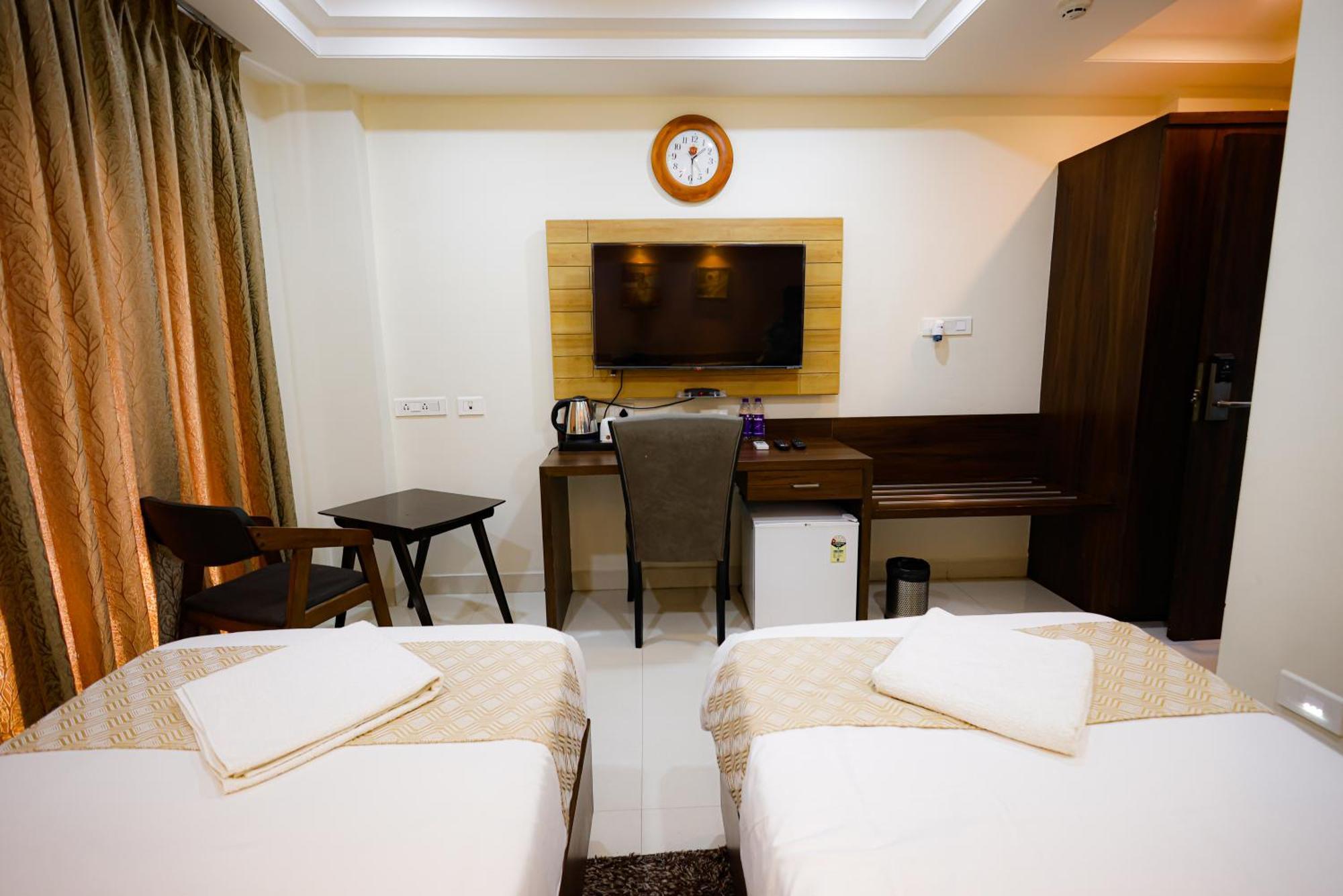 M Square Hotel Haidarábád Kültér fotó