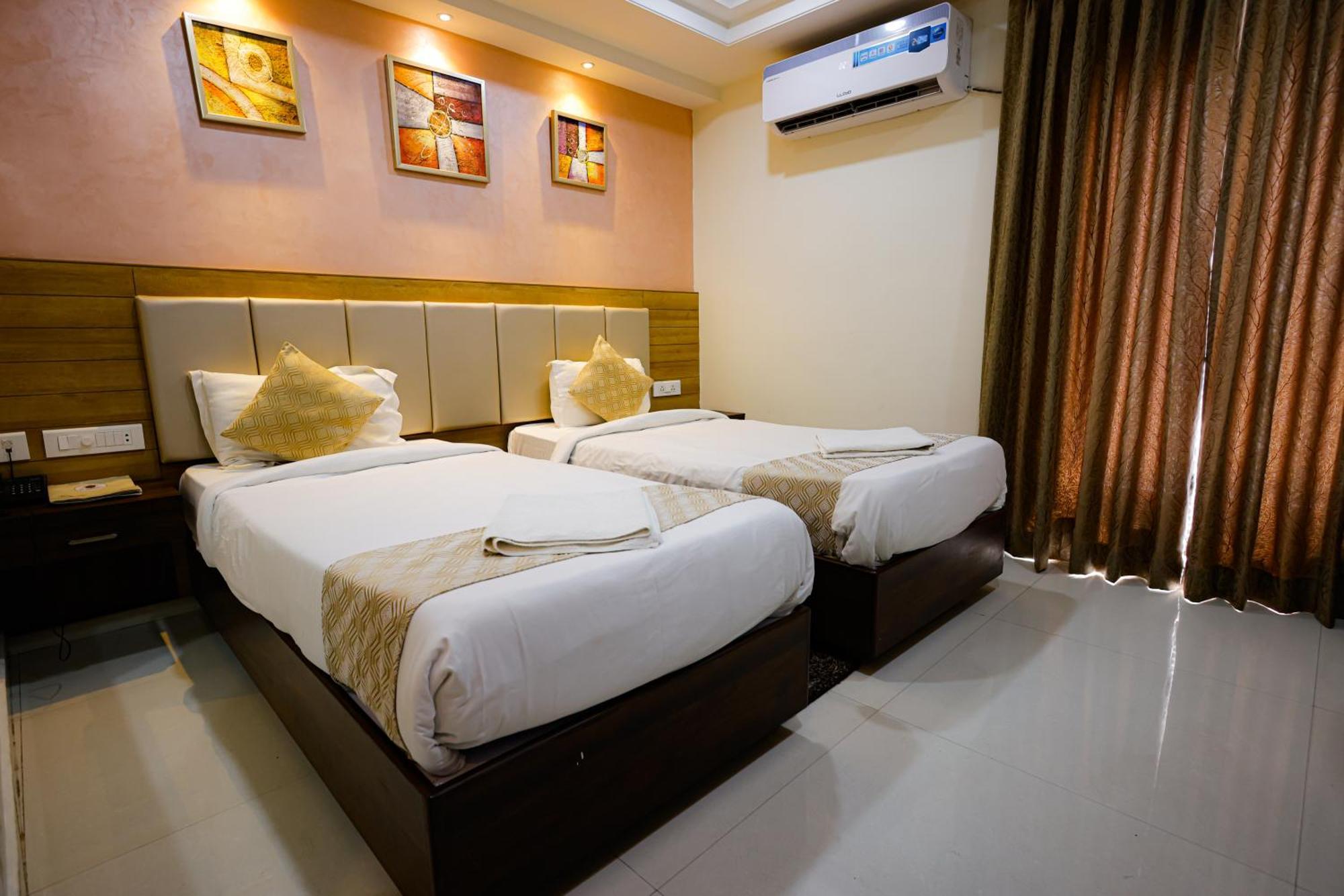 M Square Hotel Haidarábád Kültér fotó